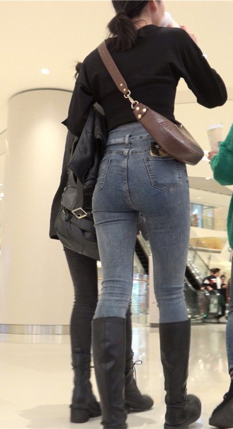 高挑的紧牛美女[4.57G/MP4]