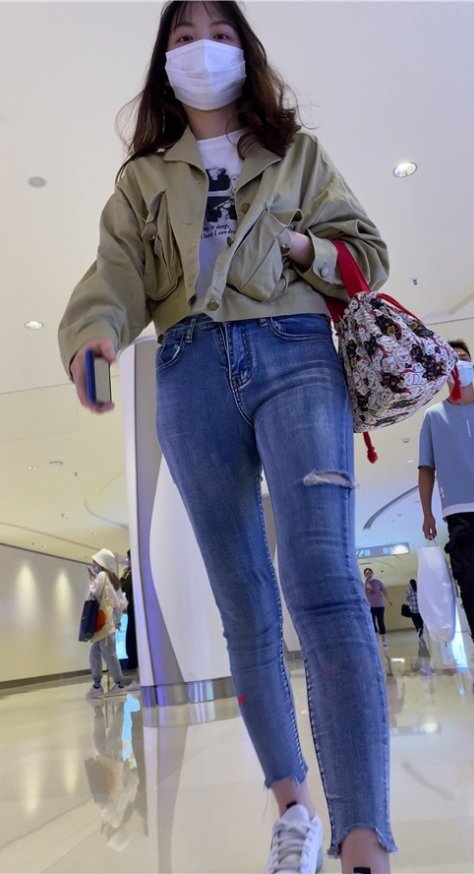 紧身牛仔裤美女[543M/MP4]