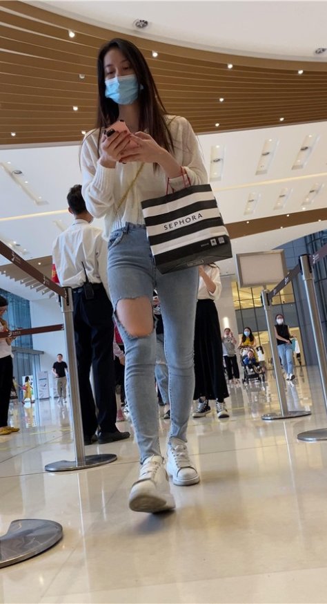 漂亮的蓝色牛仔裤美女[2.17G/MP4]