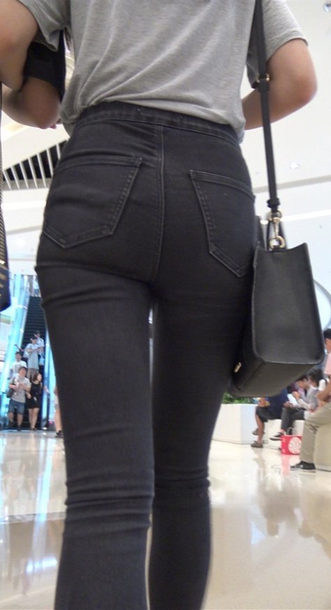 黑色牛仔小姐姐[4.89G/MP4]