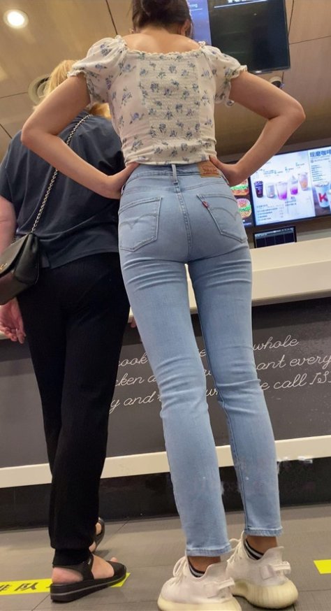 高挑的蓝牛异域美女[2.41G/MP4]