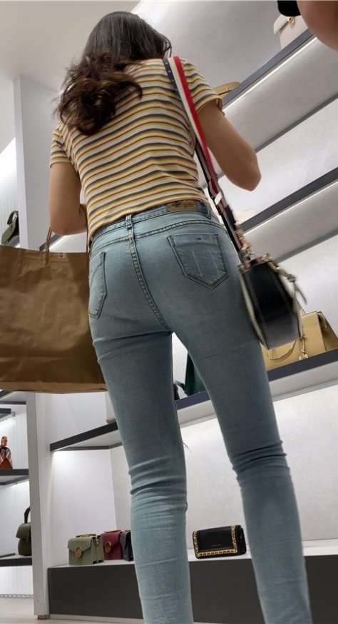 斯文的牛仔裤小姐姐[1.36G/MP4]