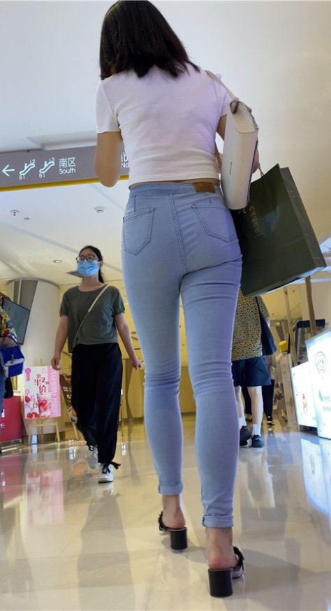 高挑的牛仔小姐姐[2.45G/MP4]