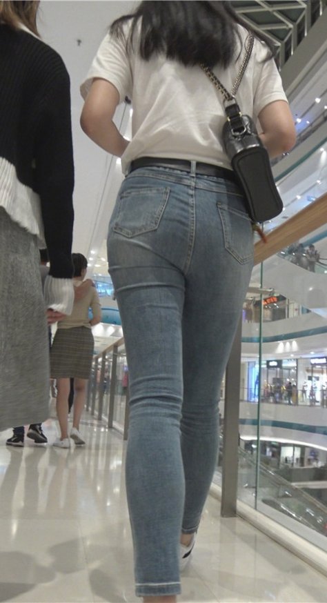 白衣紧牛美女[3.16G/MP4]