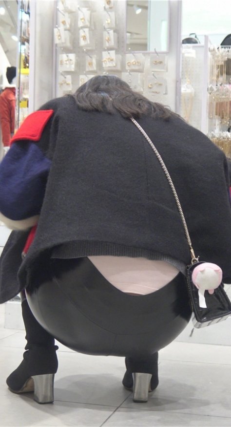 商场里的黑皮裤美女[5.34G/MP4]