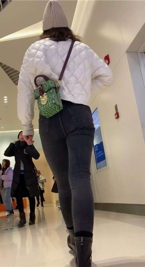 逛商场的黑牛MM[3.34G/MP4]