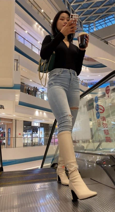 极品牛仔裤蜜桃小姐姐[5.59G/MP4]