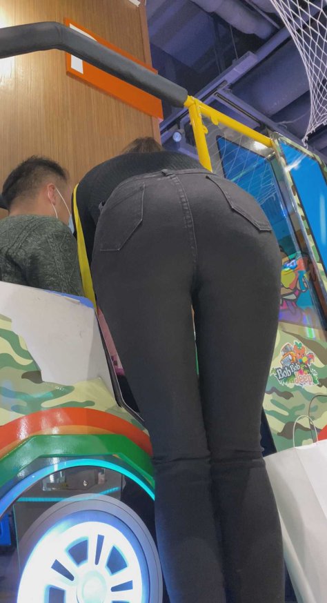 长腿黑牛翘臀美女后入等你