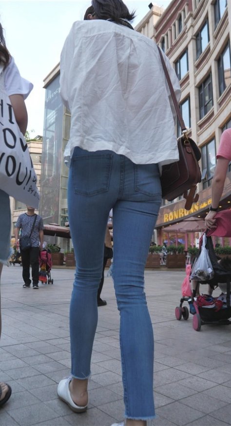 蓝色牛仔裤小姐姐[4.25G/MP4]