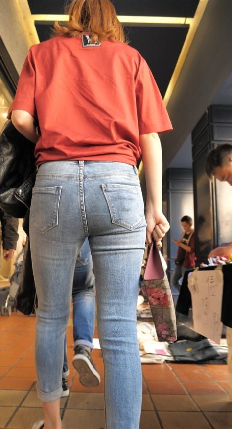 牛仔裤紧身妹子[2.36G/MP4]