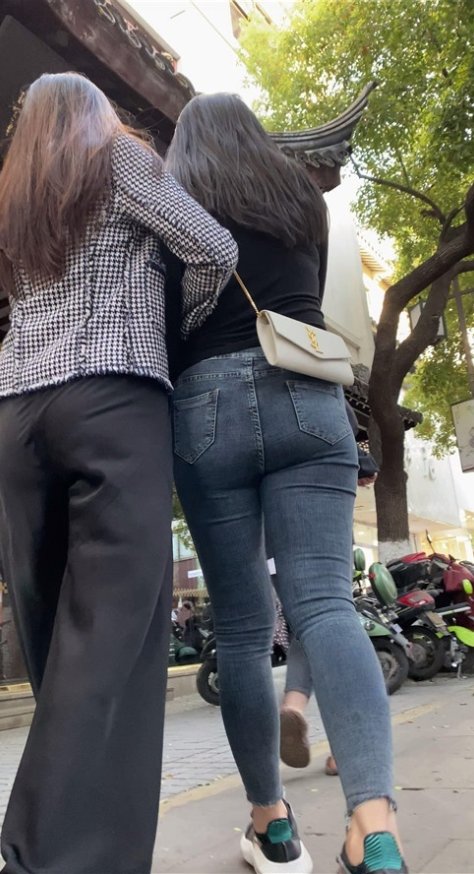 黑衣丰牛小姐姐[493M/MP4]