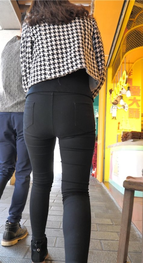 黑色紧身裤小妹[2.14G/MP4]