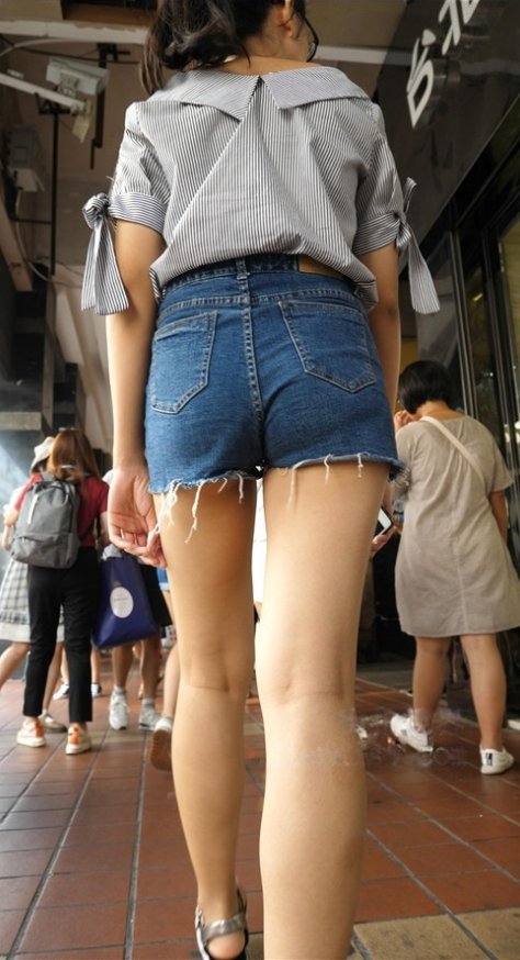 牛仔热裤妹子[3.2G/MP4]