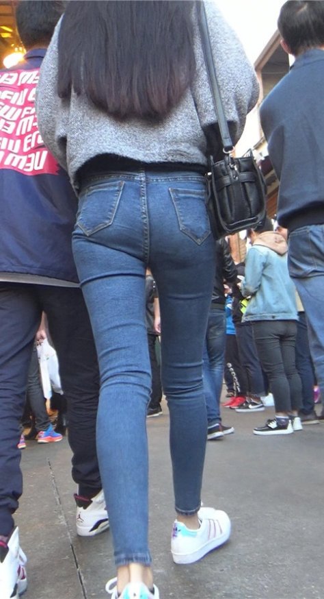 牛仔紧身裤长腿小姐姐[715M/MP4]