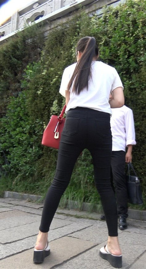 黑色紧身裤妹子[2.4G/MP4]