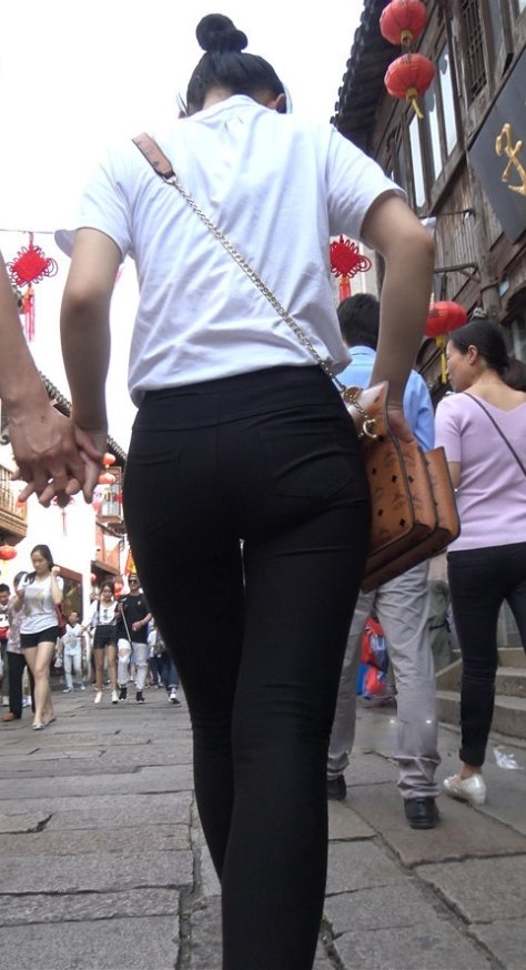 黑色蜜桃小妹[2G/MP4]