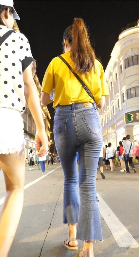 牛仔紧身裤丰腴小姐姐[4.2G/MP4]