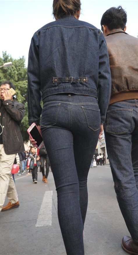 牛仔装紧身小姐姐[3.3G/MP4]