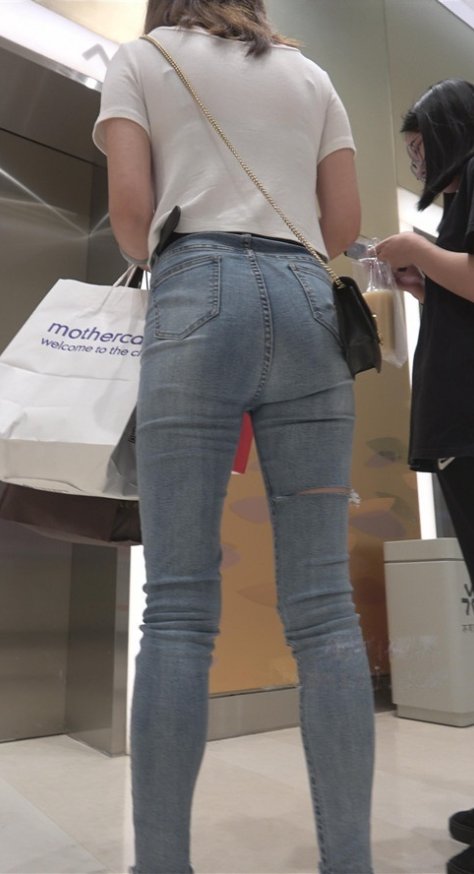 蓝色牛仔长腿紧身裤妹子[1.5G/MP4]