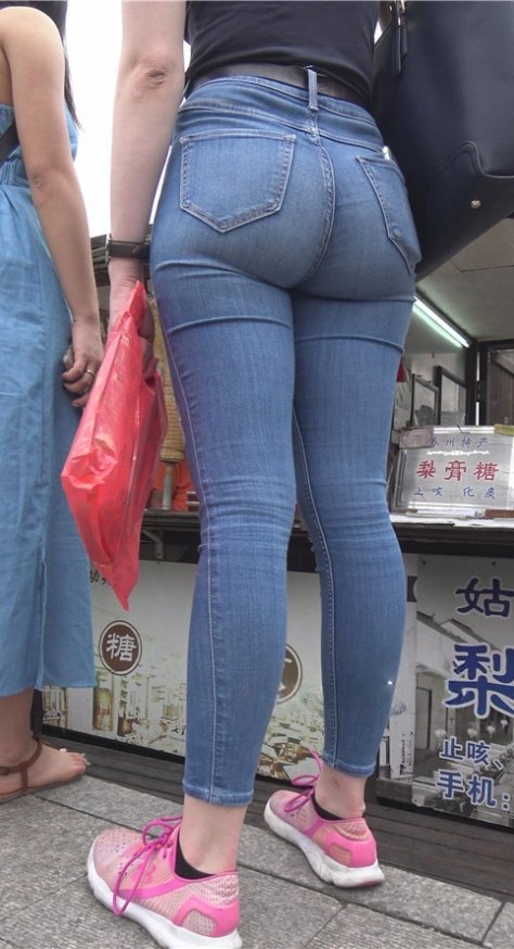 丰满的牛仔紧身裤国外MM[2.3G/MP4]