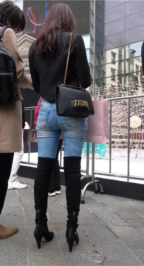 黑色高靴蓝牛仔[2.53G/MP4]