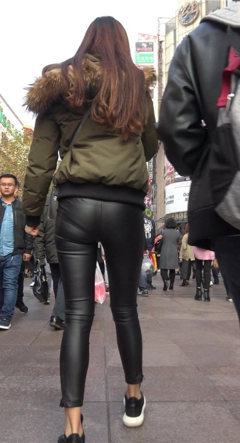 漂亮的超紧皮裤美女《一》[602M/MP4]