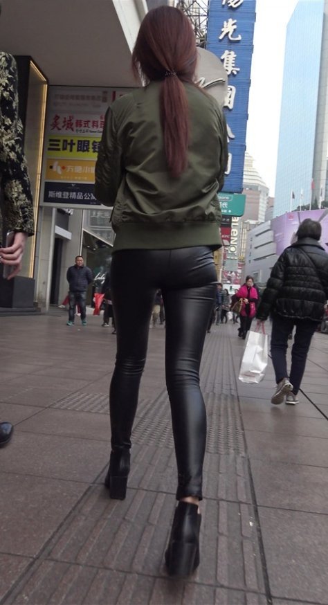 漂亮的极品长腿皮裤美女[534M/MP4]