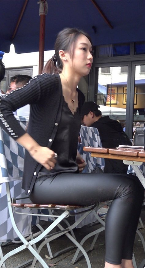 漂亮的极品紧身皮裤美女[1.01G/MP4]