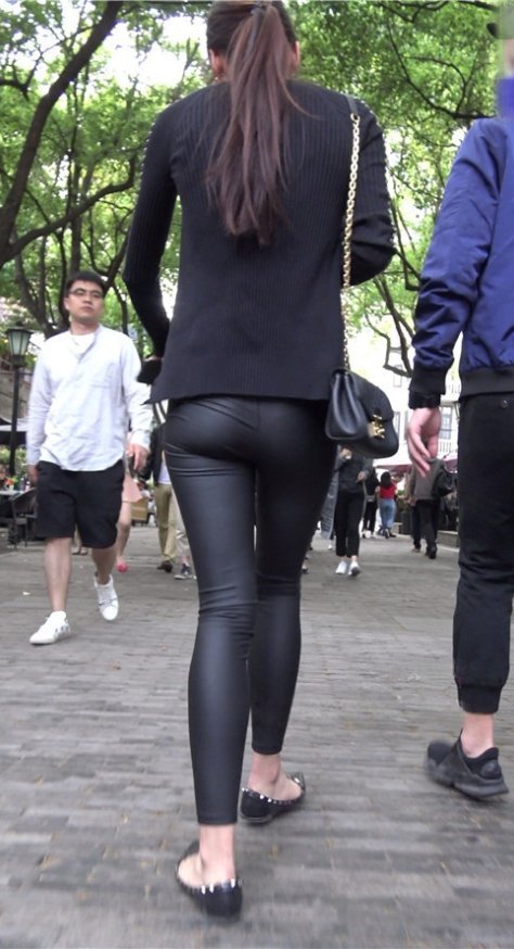 紧身皮裤妹子[2.09G/MP4]