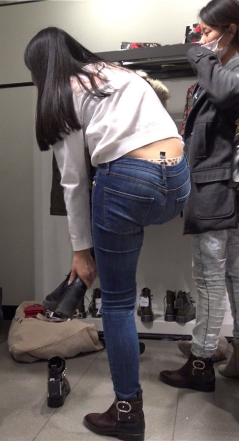 买鞋的牛仔紧身裤妹子《一》[1.58G/MP4]