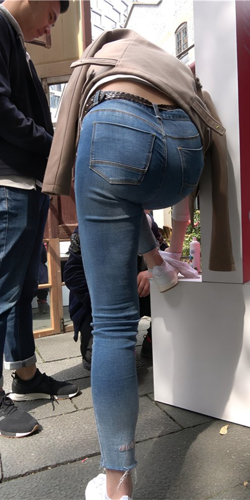 漂亮的牛仔裤小姐姐[2G/MP4]