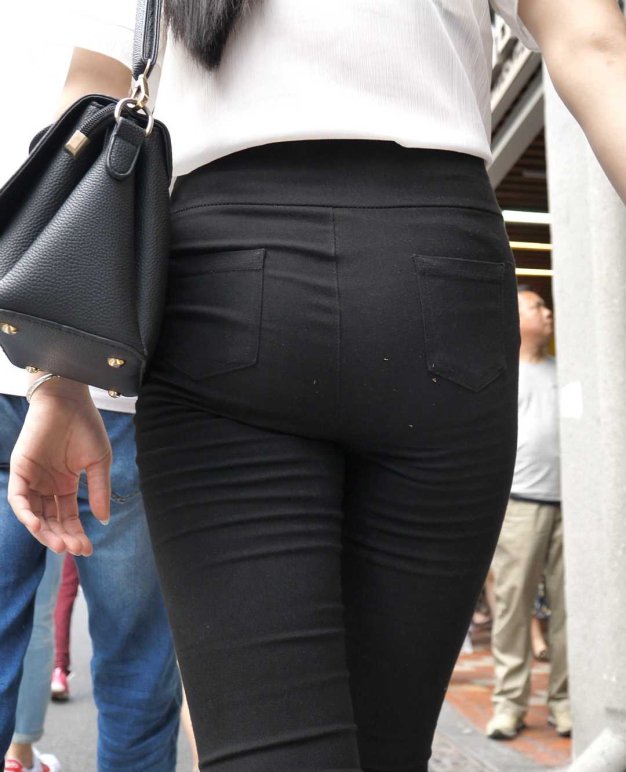（图）高挑打底裤饱满肥臀大学妹