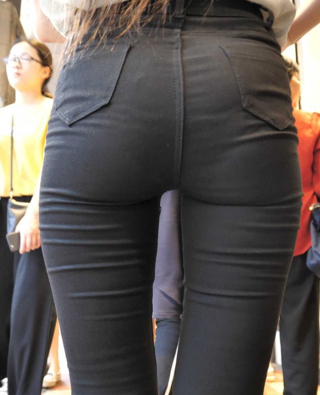 （图）牛仔勒沟长发大翘臀大美女你行你来