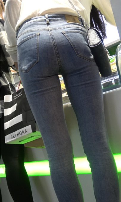 两个不错的紧身小姐姐[886M/MP4]