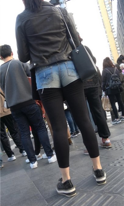 蓝牛热裤妹子[1G/MP4]