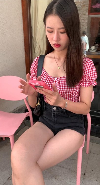 （视频）黑色热裤大长腿小姐姐 [10.54G/MP4]