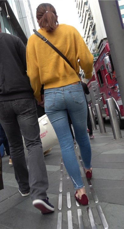 黄衣牛仔妹子[838M/MP4]