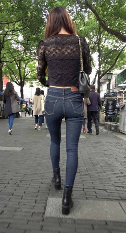 漂亮的牛仔裤小姐姐[2.12G/MP4]