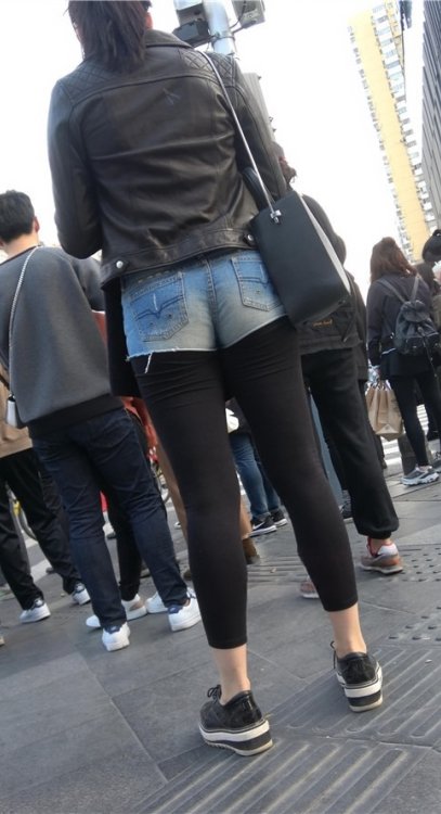 蓝牛热裤妹子[1G/MP4]