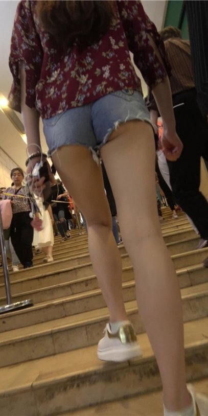 牛仔短裤小姐姐[895M/MP4]