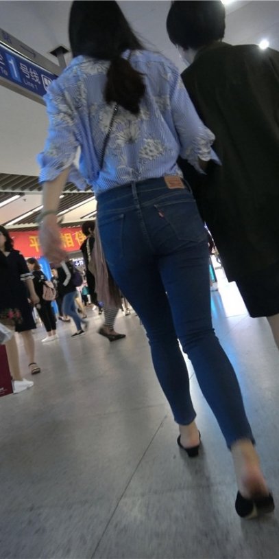 街拍两组粉裤和牛仔MM[982M/MP4]