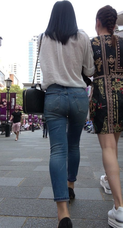 紧身牛仔裤圆润美屯美女《一》[1.57G/MP4]