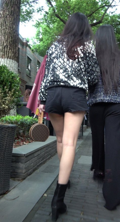 漂亮的红唇美女[1.39G/MP4]