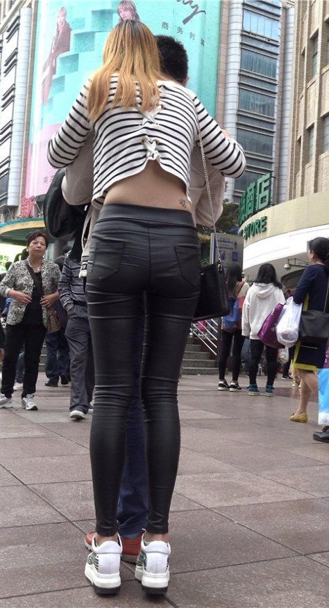 长腿皮裤黄发妹子[2.47G/MP4]