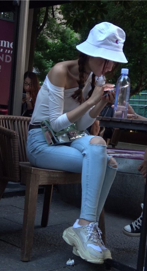 长腿牛仔双马尾小美女 [587M/MP4]