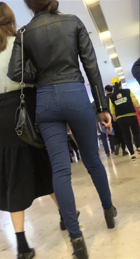 漂亮的牛仔紧身裤美女[1.12G/MP4]