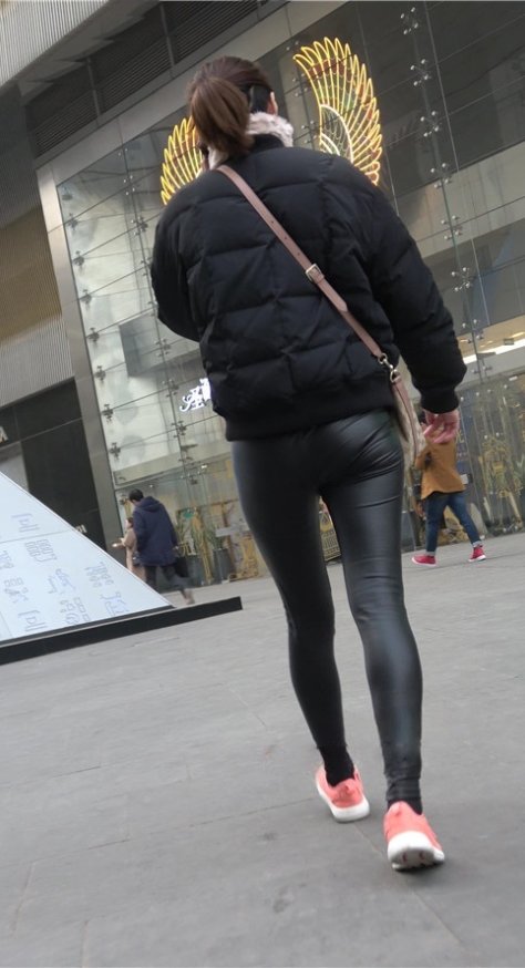 三组紧身皮裤美女[1.09G/MP4]