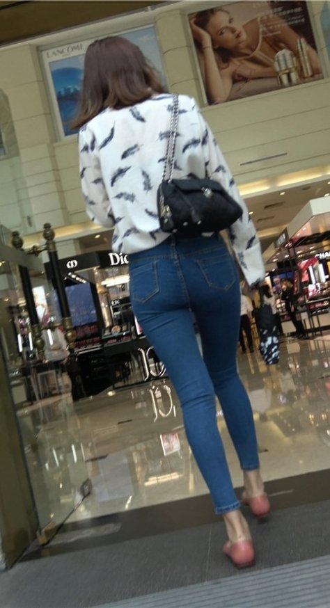 紧身牛仔小姐姐[345M/MP4]