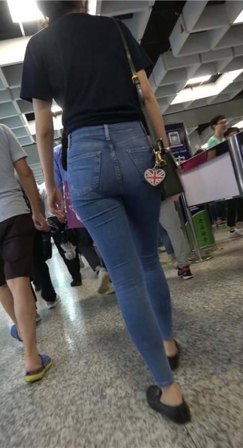 牛仔裤紧身美女[998M/MP4]