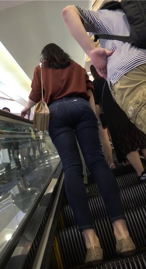 两个牛仔紧身裤美女[1.14G/MP4]